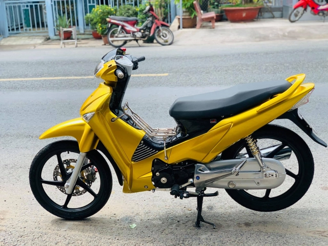 Wave 125 trong bộ cánh hoàng kim giáp - 11