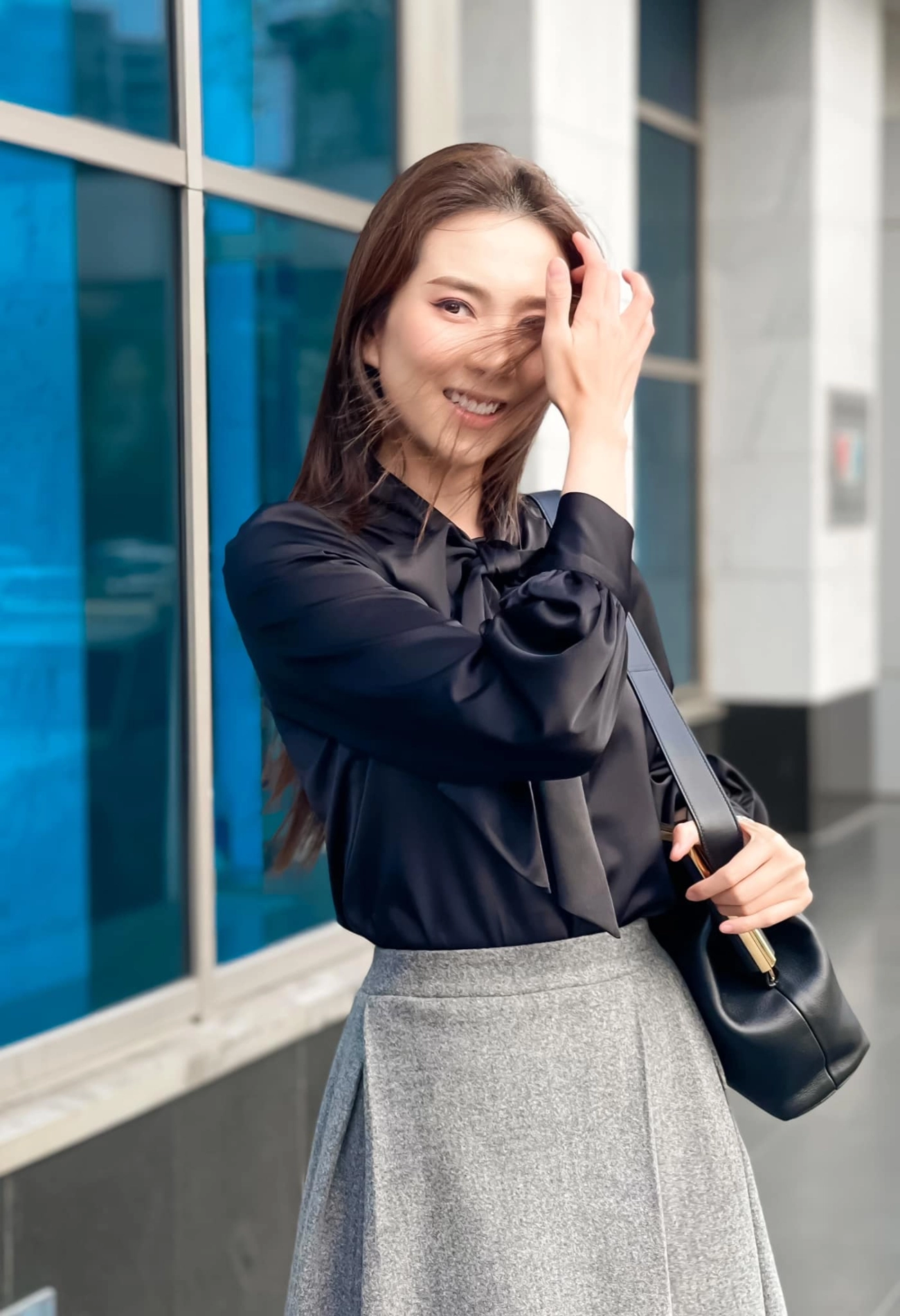 xả vai cô mc thanh lịch mai ngọc diện đồ cắt khoét phô diễn đường cong hút hồn - 3