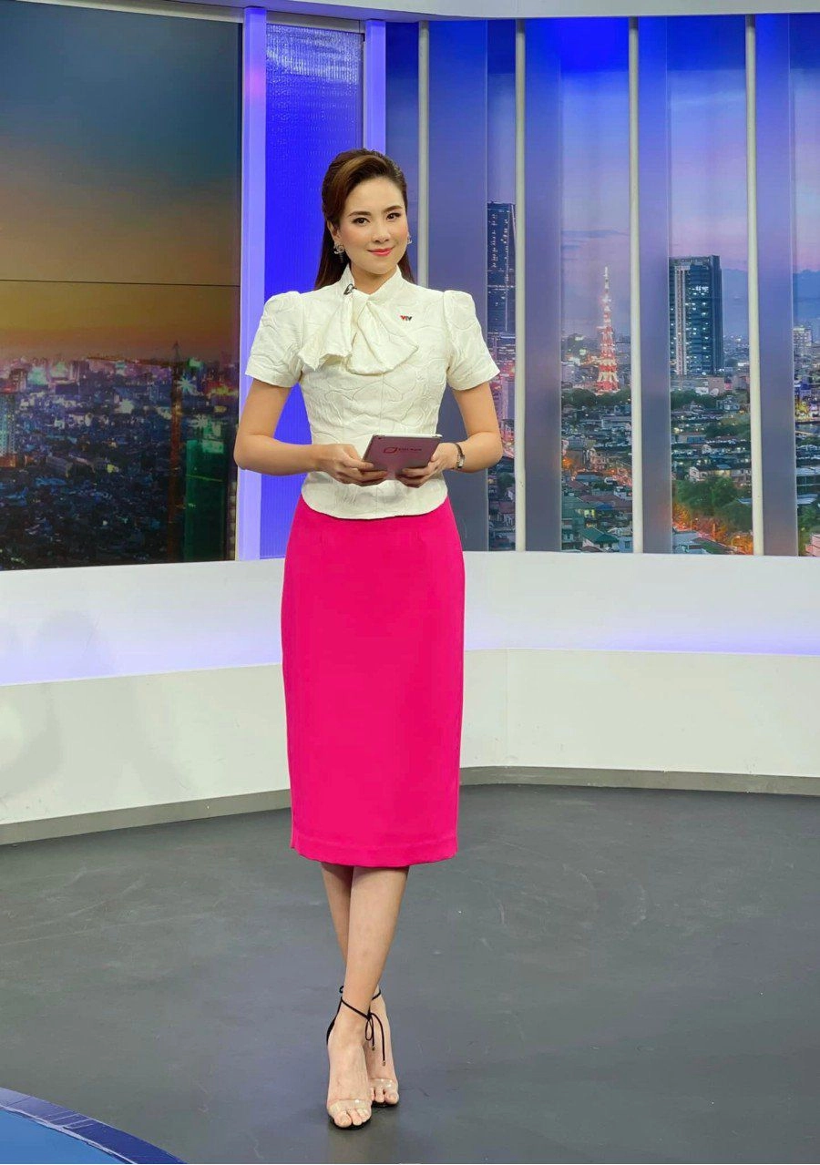xả vai cô mc thanh lịch mai ngọc diện đồ cắt khoét phô diễn đường cong hút hồn - 5
