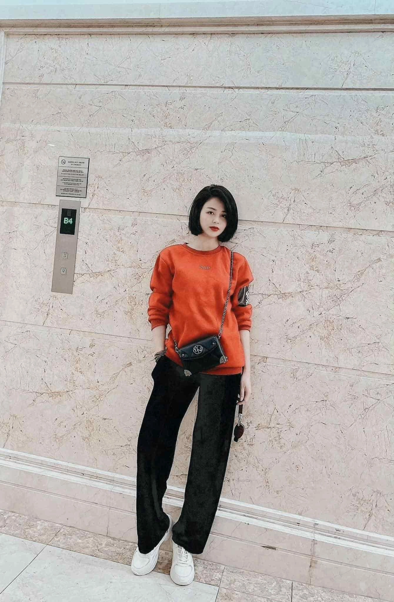 Xảvai minh hướng dương ngược nắng xách túi hiệu ra phố mẹ 1 con mà mặc gợi cảm đỉnh cao - 9