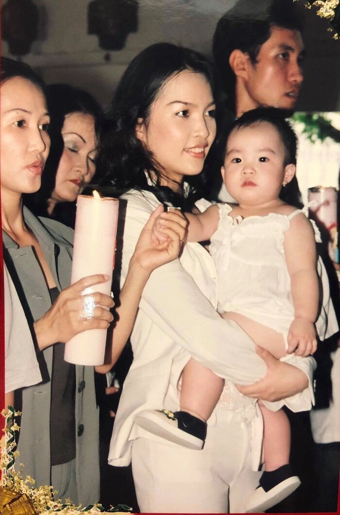 Xưa ôm bụng bầu hát quán bar nay hiền thục dư dả lãi cô con gái xinh y chang mẹ - 3