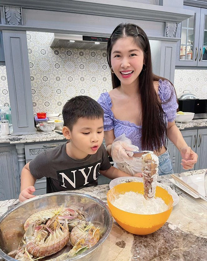 Xưa thuê nhà 3 triệu đồngtháng fangirl sinh 2 con được nam ca sĩ tặng nhà 10 tỷ - 14