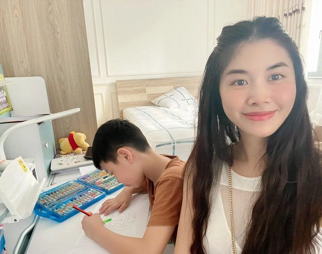 Xưa thuê nhà 3 triệu đồngtháng fangirl sinh 2 con được nam ca sĩ tặng nhà 10 tỷ - 17