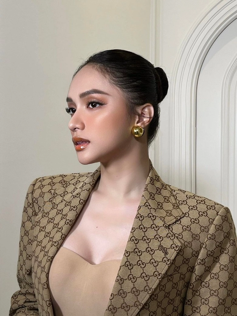 Xuất hiện chân dài make-up lộng lẫy ngồi lẩy ốc bên đường mặt xinh da trắng hoá ra người quen - 5