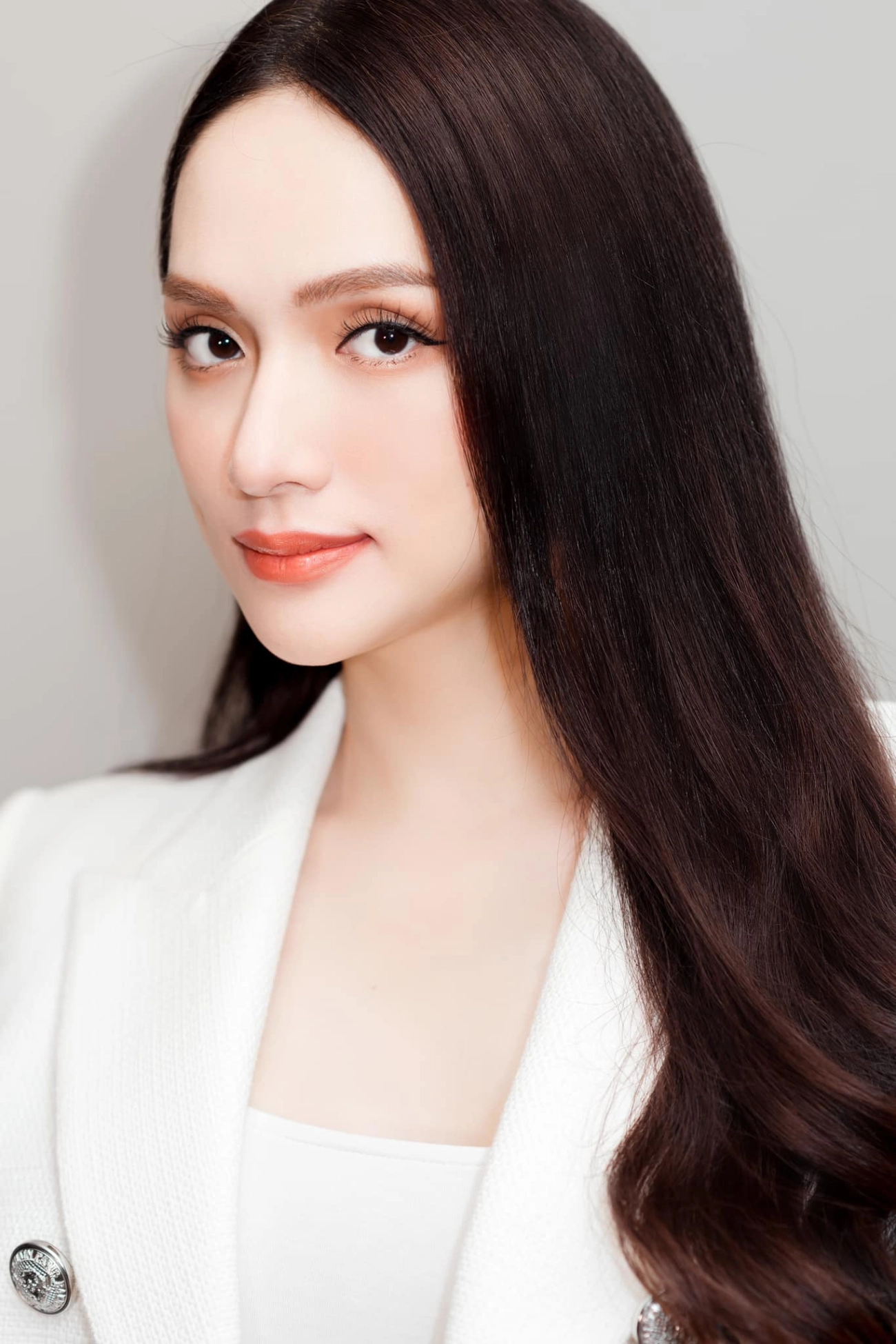 Xuất hiện chân dài make-up lộng lẫy ngồi lẩy ốc bên đường mặt xinh da trắng hoá ra người quen - 9