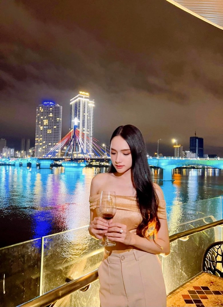 Xuất hiện chân dài make-up lộng lẫy ngồi lẩy ốc bên đường mặt xinh da trắng hoá ra người quen - 11