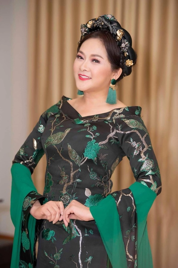 Xuất hiện chị gái sinh đôi của hoa hậu phương khánh - 9