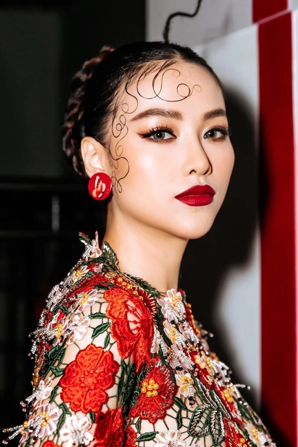 Xuất hiện chị gái sinh đôi của hoa hậu phương khánh - 16