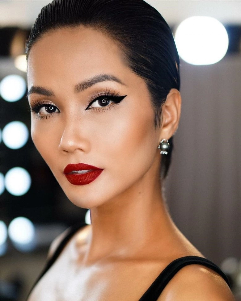 Xuất hiện mỹ nhân tóc tém có visual không thua kém hhen niê - 1
