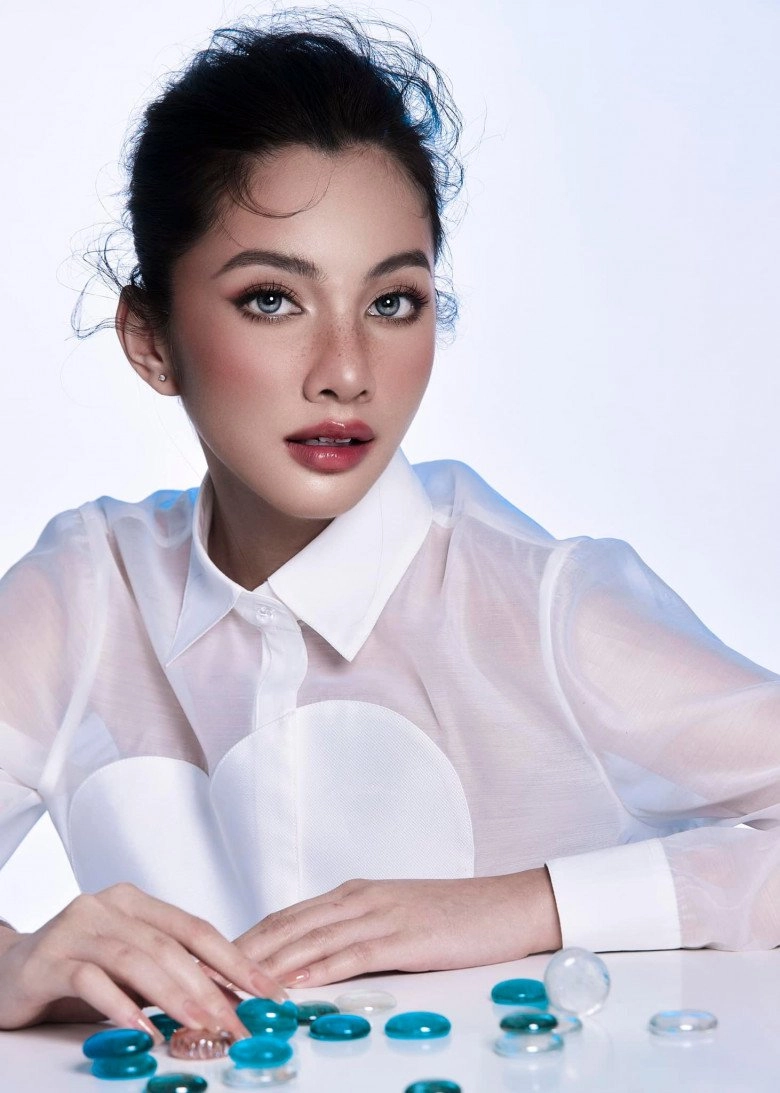Xuất hiện mỹ nhân tóc tém có visual không thua kém hhen niê - 7