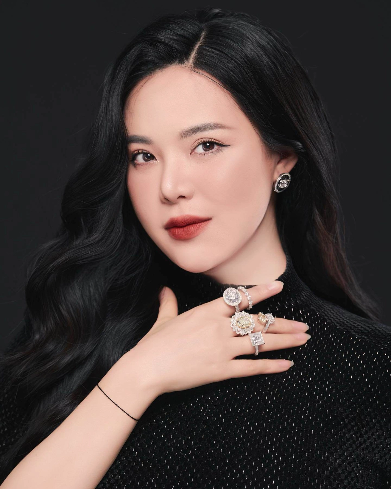 Xuất hiện nữ đại gia chị ông địa đi xe 60 tỷ xách túi himalaya đôi với ngọc trinh - 12