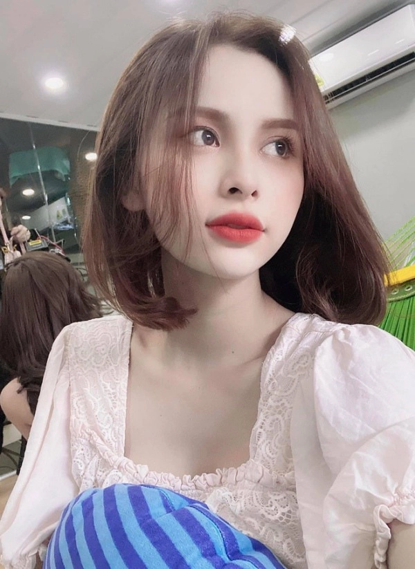 Xuất hiện thí sinh chuyển giới nhà nghèo sở hữu nhan sắc có thể lật đổ hương giang - 5