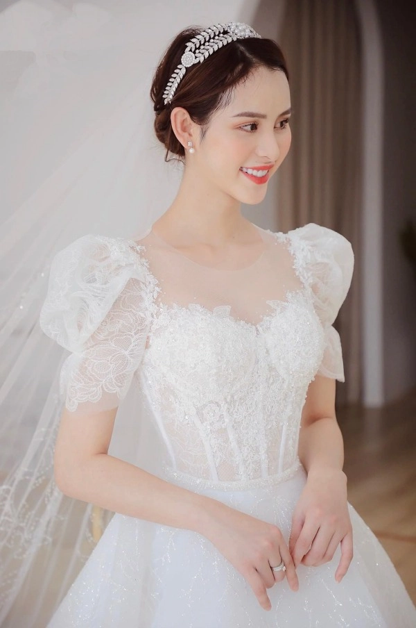 Xuất hiện thí sinh chuyển giới nhà nghèo sở hữu nhan sắc có thể lật đổ hương giang - 9