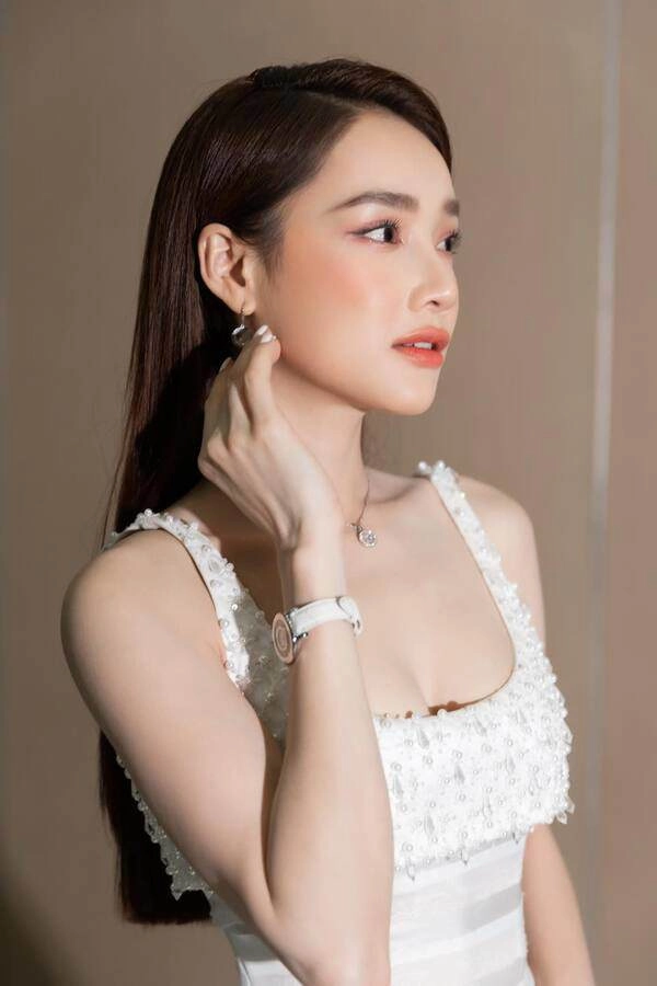 Xuất hiện trong cây táo nở hoa nhã phương vẫn xinh đẹp nhưng lại để lộ dấu hiệu tuổi tác - 1