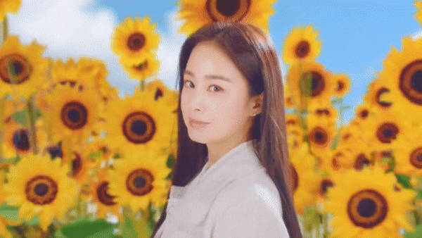 Xuất hiện trong clip của con riêng chồng nhan sắc kim tae hee làm lu mờ tất cả - 3