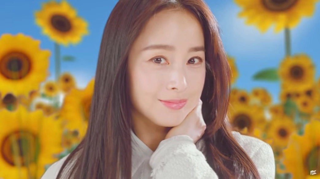Xuất hiện trong clip của con riêng chồng nhan sắc kim tae hee làm lu mờ tất cả - 5