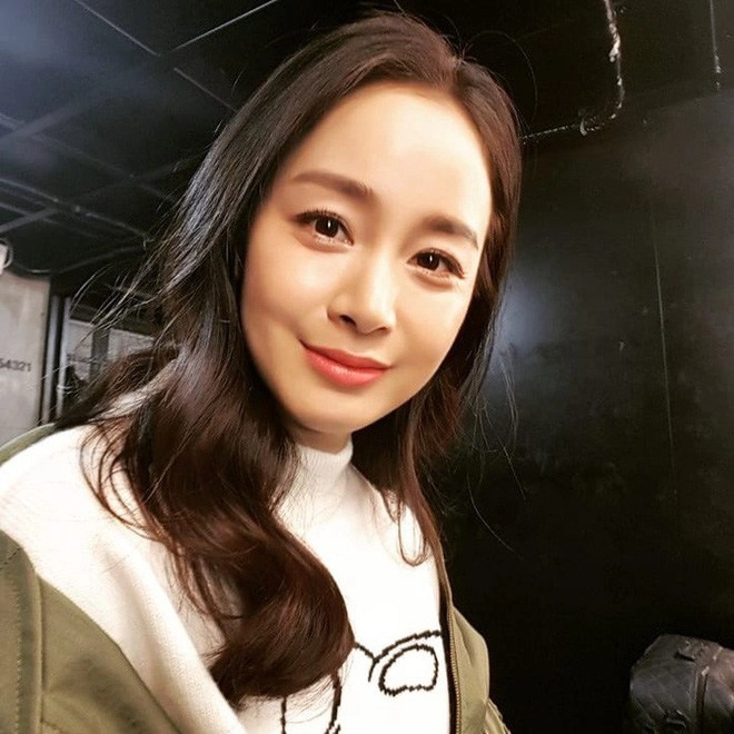 Xuất hiện trong clip của con riêng chồng nhan sắc kim tae hee làm lu mờ tất cả - 9