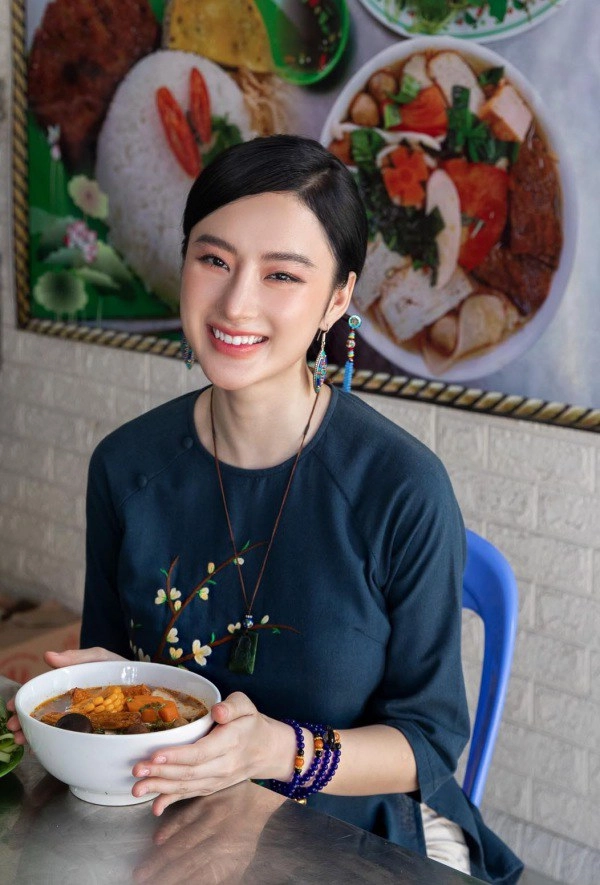 Xuất hiện với chiếc mũi hoàn hảo phải chăng angela phương trinh đã chỉnh lại đôi chút - 18