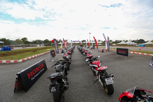 Xuyên suốt hành trình chạy xe mô tô xem motogp tại malaysia cùng honda asian journey 2019 - 23
