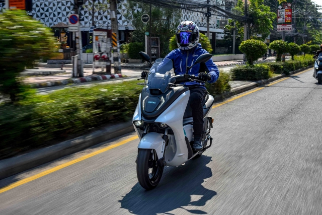 Yamaha đã thử nghiệm thực tế e01 cho thấy khả năng vận hành của chiếc xe điện của tương lai - 3