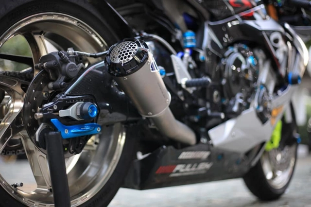 Yamaha r1 độ cộm cán với dàn chân oz racing titan - 1