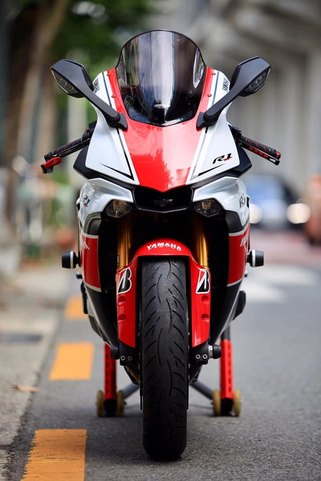 Yamaha r1 độ đặc sắc với loạt trang bị full option màu đỏ - 3
