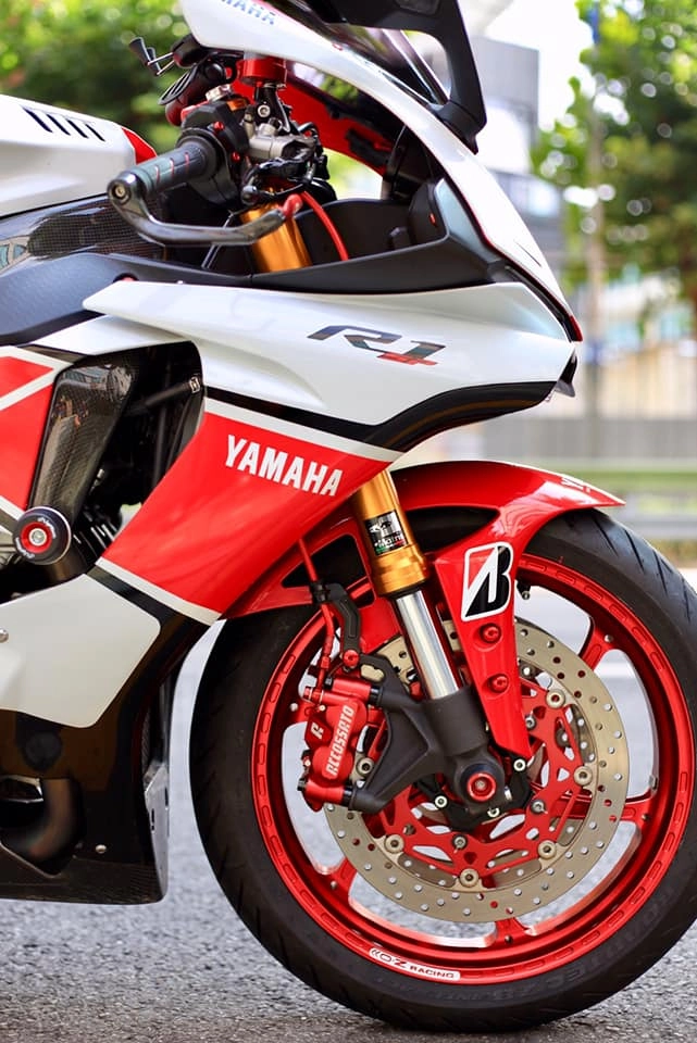 Yamaha r1 độ đặc sắc với loạt trang bị full option màu đỏ - 5
