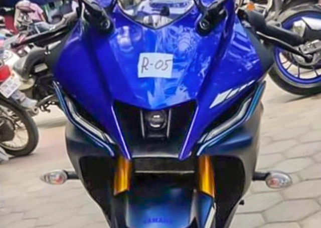 Yamaha r15 v4 r15m bất ngờ xuất hiện tại đại lý - 1