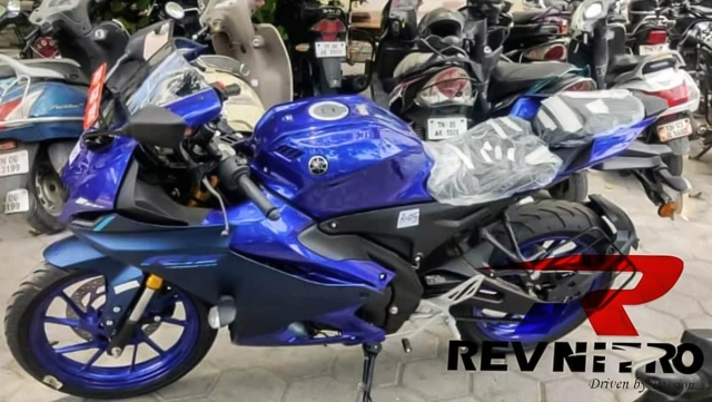 Yamaha r15 v4 r15m bất ngờ xuất hiện tại đại lý - 2