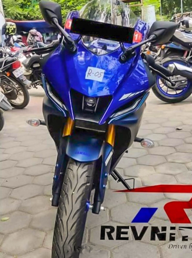 Yamaha r15 v4 r15m bất ngờ xuất hiện tại đại lý - 6