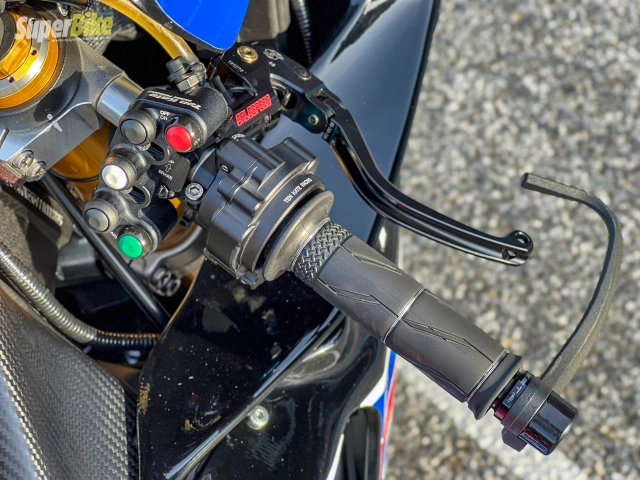 Yamaha r1m độ thực sự cuốn theo phong cách chạy track - 4