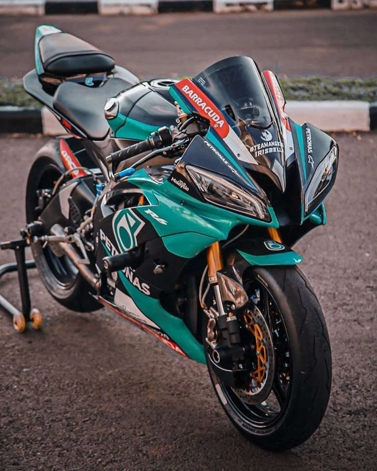 Yamaha r6 thoát xác ngoạn mục trong diện mạo petronas - 1