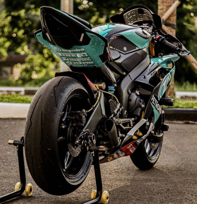 Yamaha r6 thoát xác ngoạn mục trong diện mạo petronas - 7