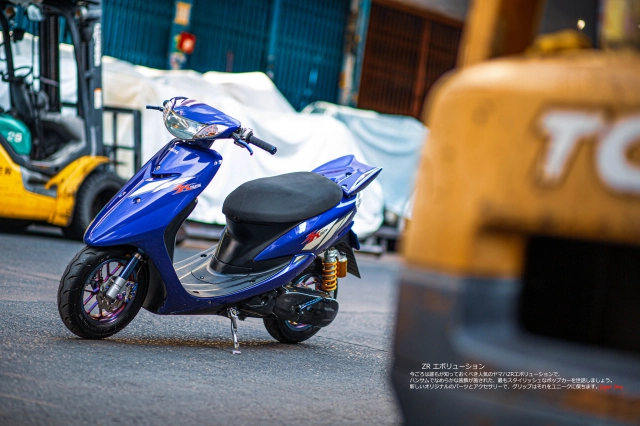 Yamaha zr evolution trở nên đầy quá dị với cây pô carbon titan - 25