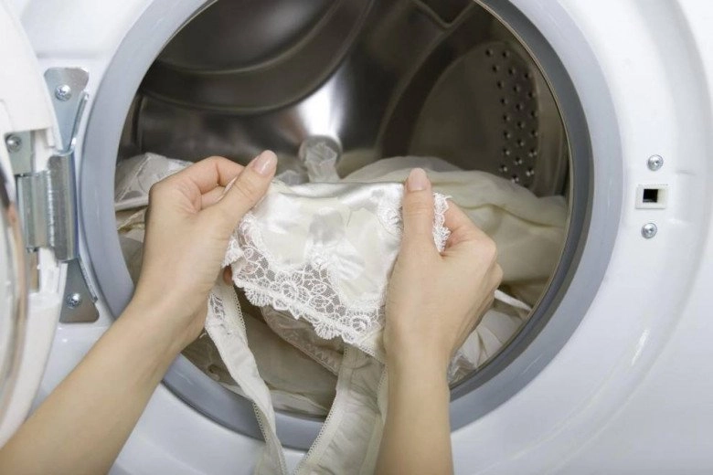 5 sai lầm khi dùng máy giặt 90 người mắc phải ngay từ lỗi đầu tiên bảo sao càng giặt quần áo càng bẩn - 1
