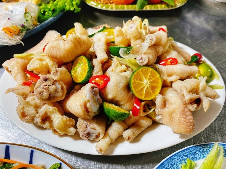 9x làm tiệc buffet mất 5 tiếng mừng sinh nhật con khách tới cửa mắt chữ o miệng chữ a vì kinh ngạc - 9