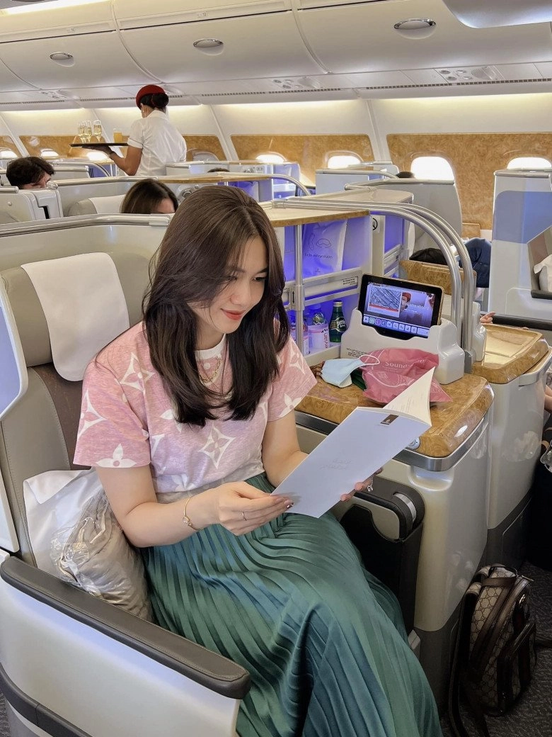 Á hậu việt cao 1m81 lấy chồng đại gia1m82 con trai mới mẫu giáo đã dài ngoằng hơn bạn - 15