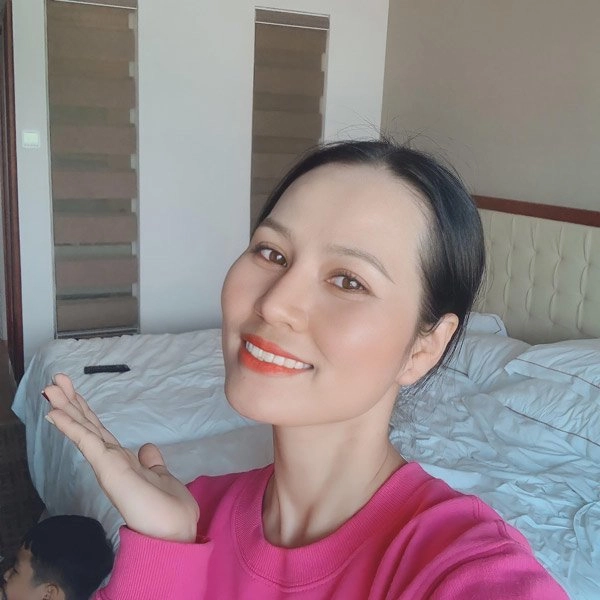 Bà xã thủ môn tấn trường da trắng chân dài sở hữu nét đẹp đằm thắm - 7