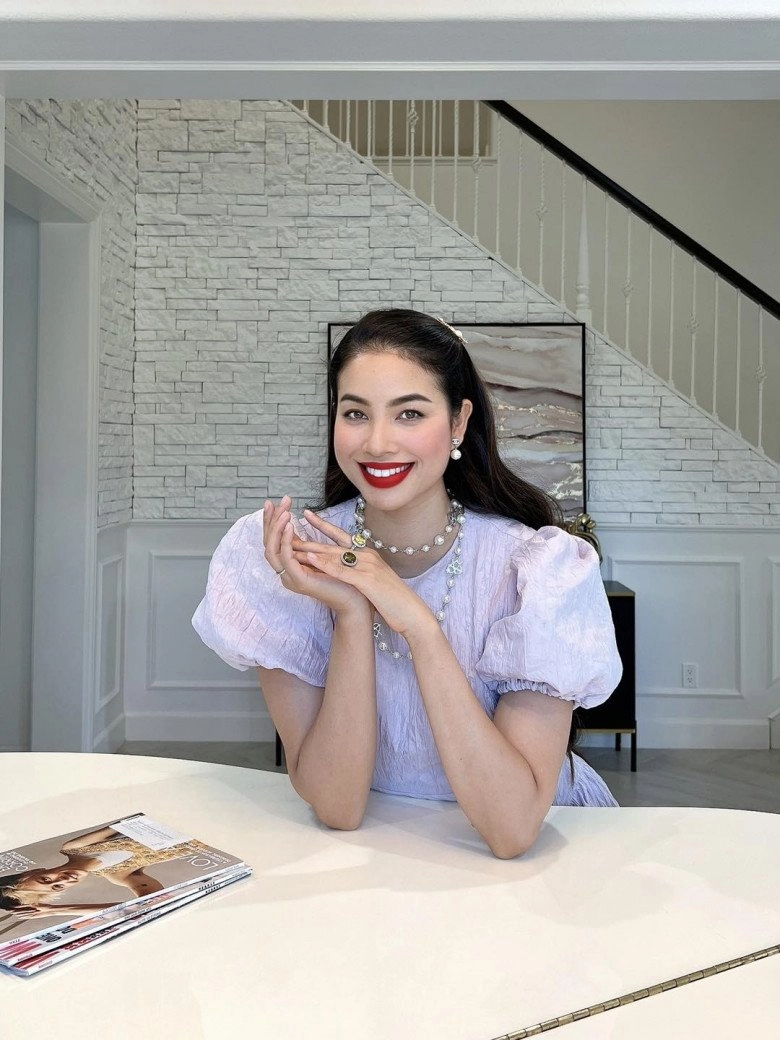 Bỏ showbiz sang mỹ sinh con chân dài hải phòng giờ ăn sung mặc sướng liên tục được mẹ chồng tặng hột xoàn - 7
