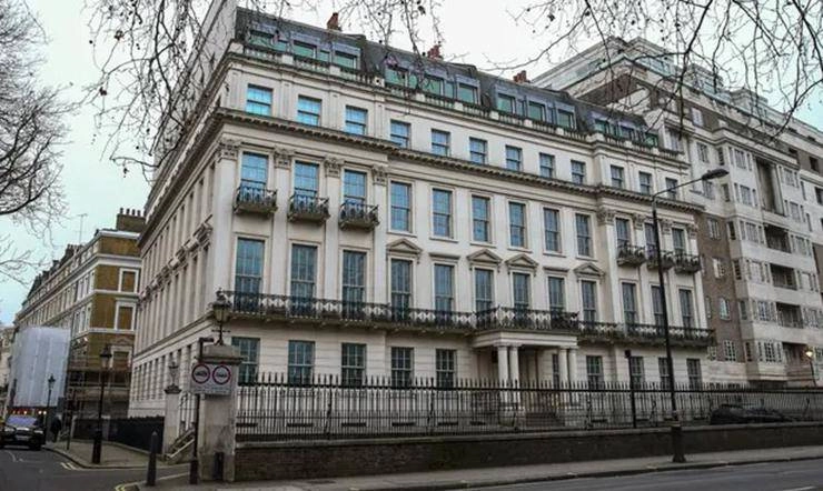 Bỏ trống 15 năm ngôi nhà đắt nhất london được rao bán khung cảnh bên trong mới khó tin - 1