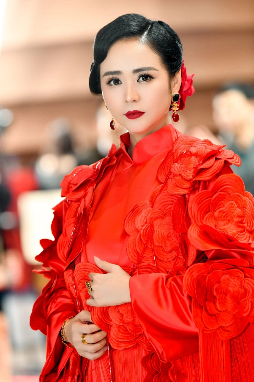 Bùi thanh hương hóa nữ thần sắc đỏ quyền lực dự show thời trang - 5