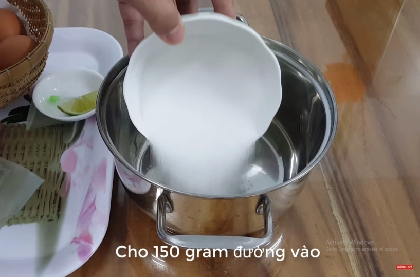 Cách làm bánh flan đơn giản tại nhà thơm mềm không bị tanh rỗ - 2