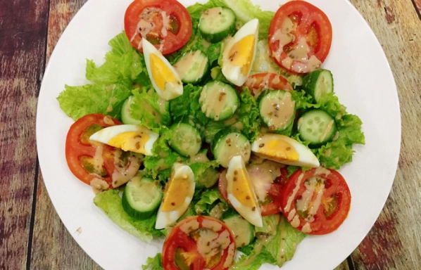 Cách làm salad cá ngừ ngon tại nhà nhiều dinh dưỡng - 7