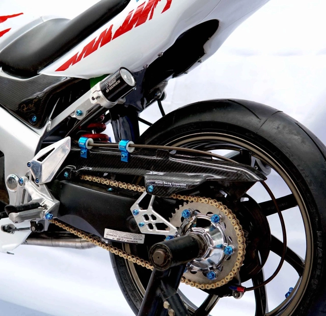 Cbr150r hóa thành siêu phẩm với dàn chân lai tạp nhiều dòng xe - 8