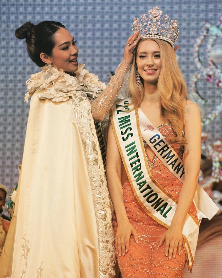 ceo mỹ cảnh tặng miss international 2022 trang sức ngọc trai - 1