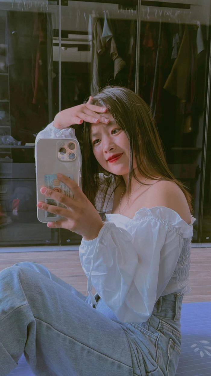 Cô bé bán rong hà giang đổi đời sau 1 bức ảnh mặc đồ hiệu đi du lịch sang chảnh - 6