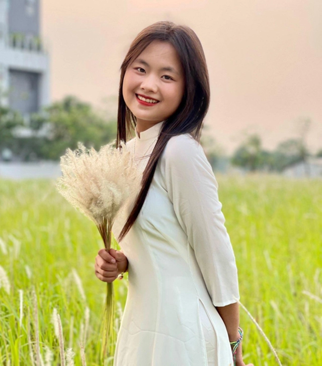 Cô bé bán rong hà giang đổi đời sau 1 bức ảnh mặc đồ hiệu đi du lịch sang chảnh - 7