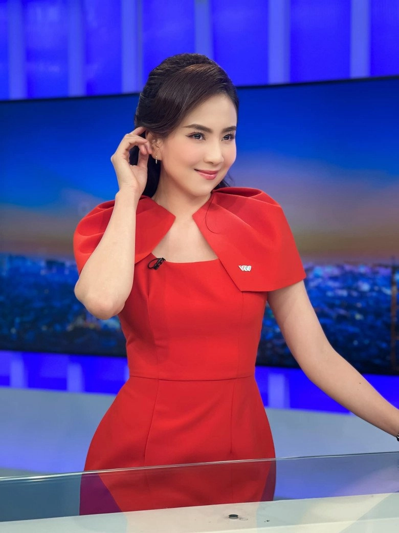 cô bé cơ bắp đẹp nhất vtv nay diện váy cúp ngực hoá nàng bạch tuyết quyến rũ nơi thảm đỏ - 10