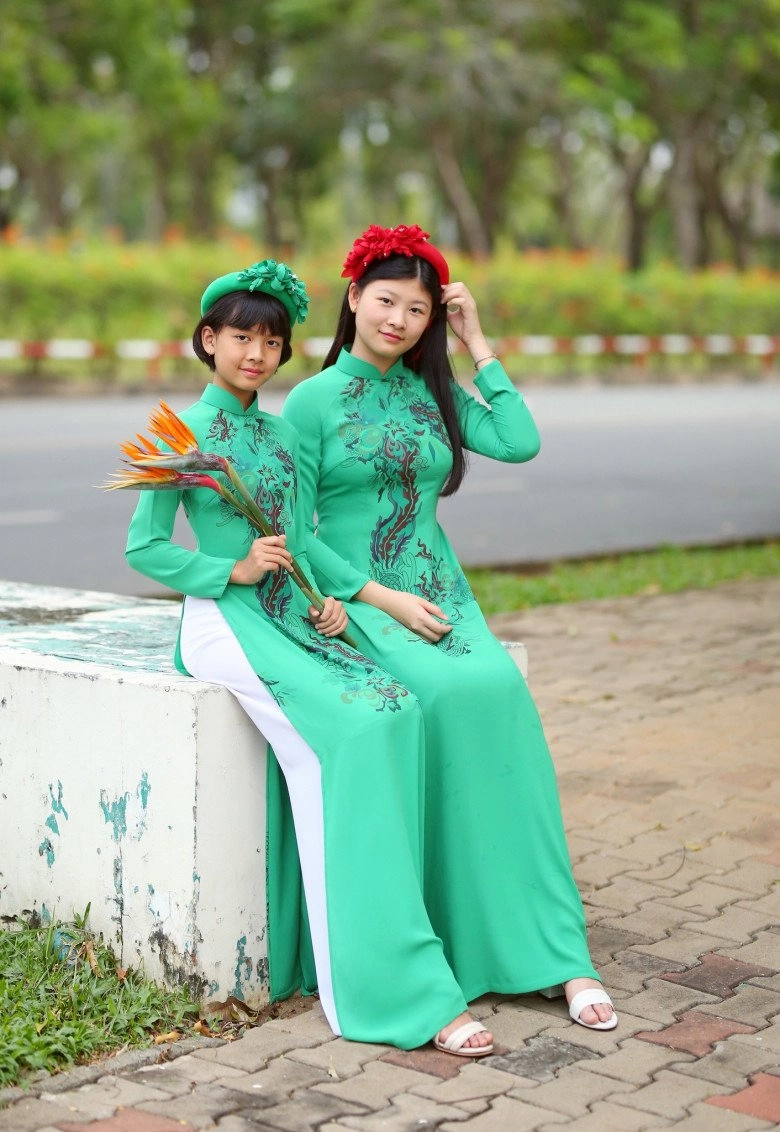 Con gái bình minh 13 tuổi cao 1m73 da trắng như bông bưởi em gái làn da khác hẳn - 2
