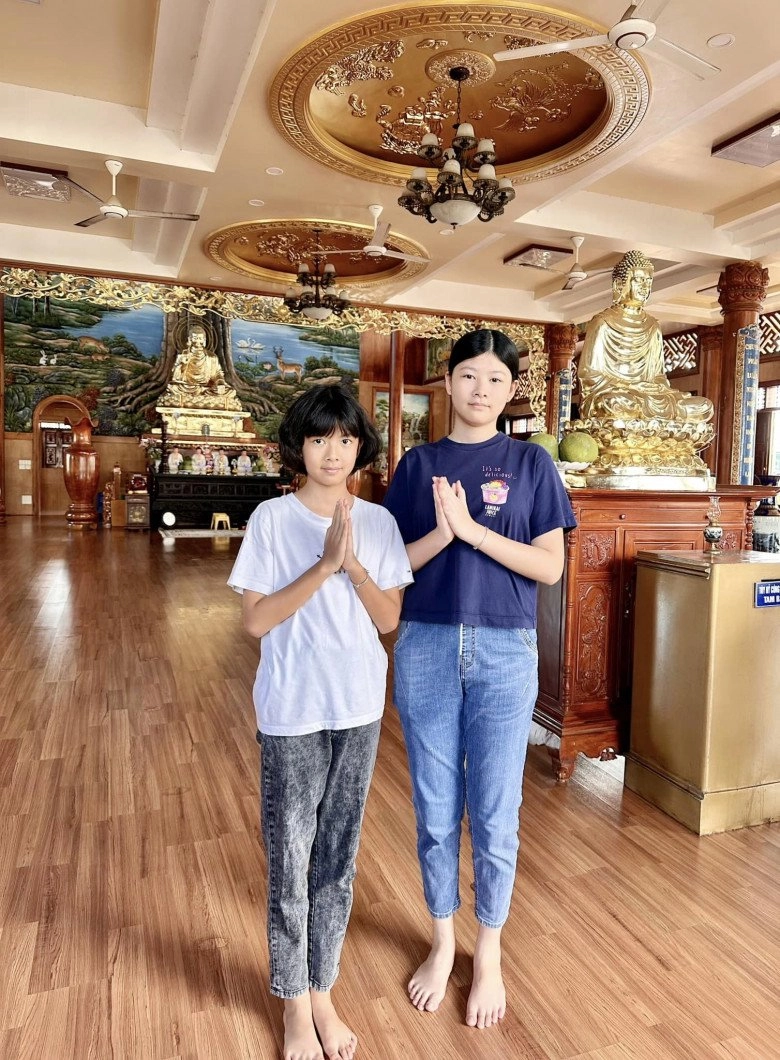 Con gái bình minh 13 tuổi cao 1m73 da trắng như bông bưởi em gái làn da khác hẳn - 7